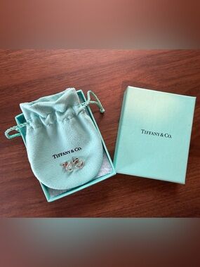 NWOT Elsa Peretti Open Heart Stud Earrings